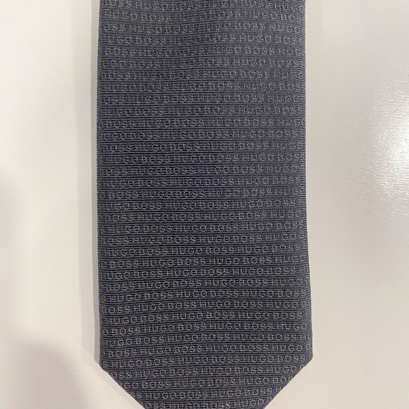 Hugo Boss Italian Silk Thin Tie - Picture 3 of 5